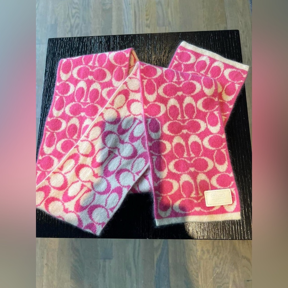 Elegant Coach Pink and White Cashmere Scarf